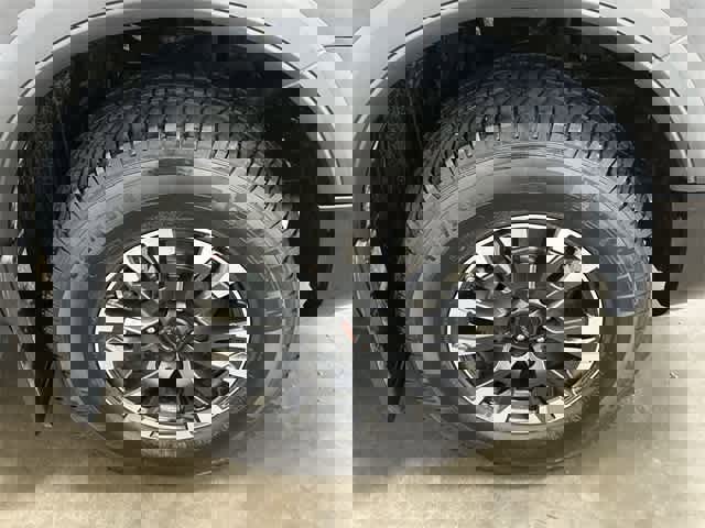 Used 2021 Nissan Titan PRO-4X w/ Pro-4x Convenience Package image 5