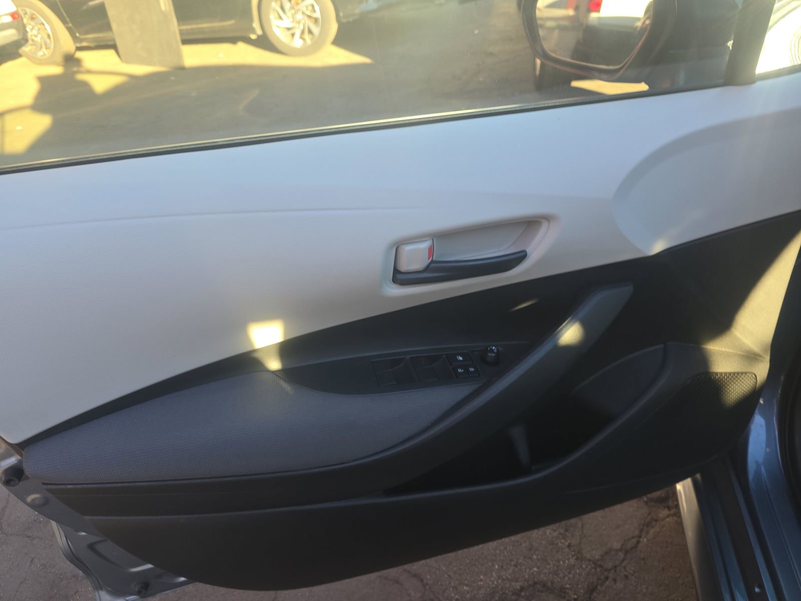 Used 2022 Toyota Corolla L image 9