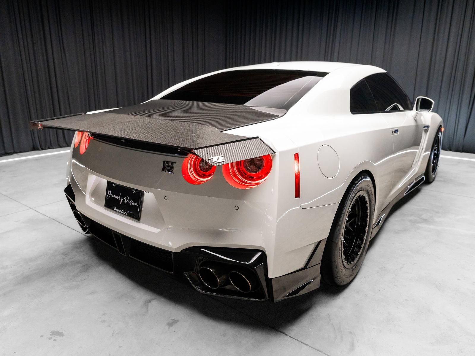 Used 2024 Nissan GT-R Premium w/ Premium Interior Package AWD/4WD image 19
