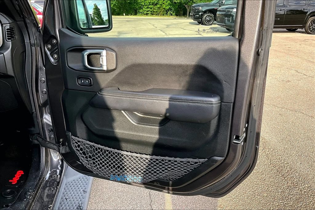 Used 2021 Jeep Wrangler Unlimited Sahara AWD/4WD image 22