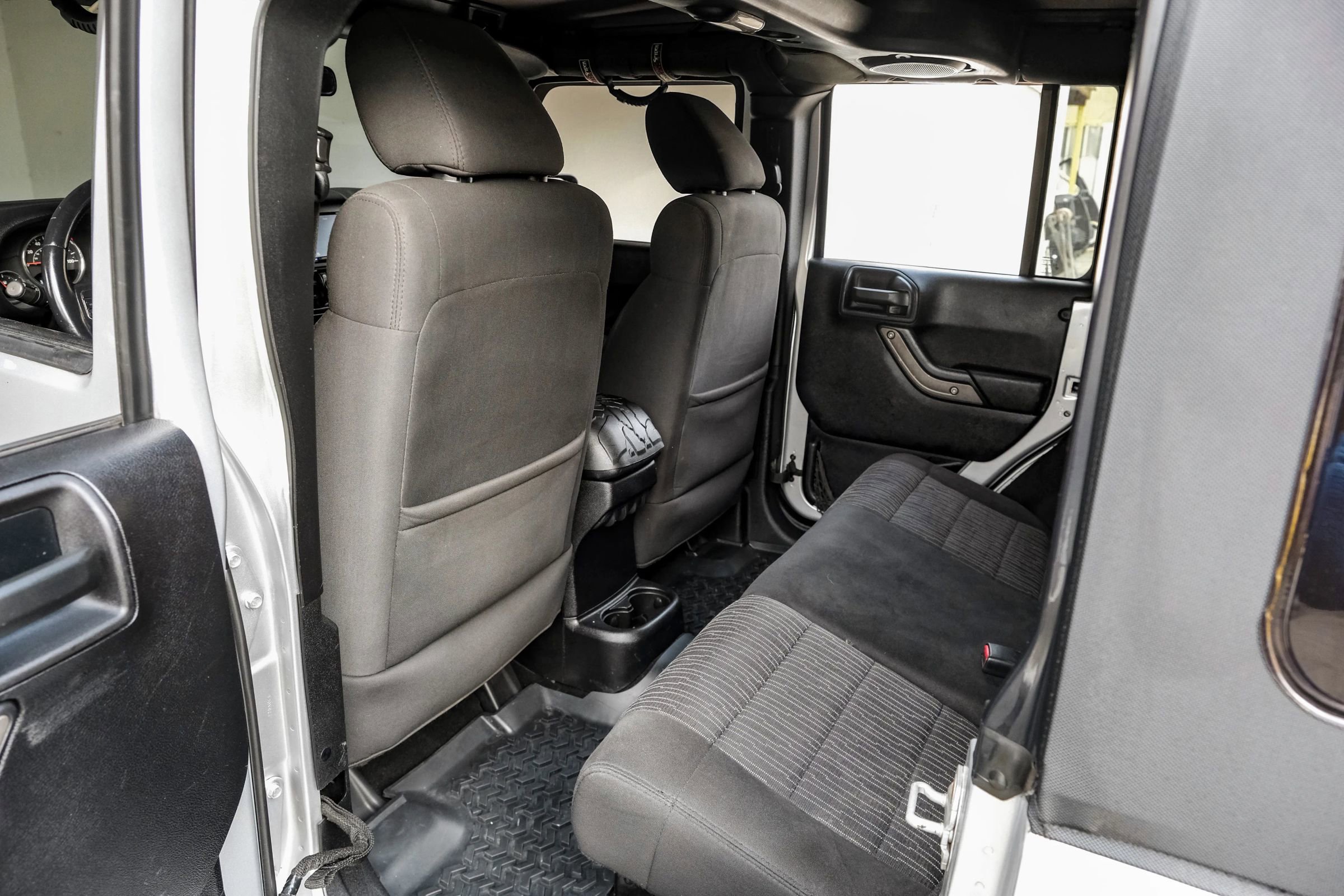 Used 2011 Jeep Wrangler Unlimited Sport image 31