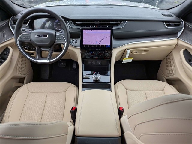 New 2025 Jeep Grand Cherokee Limited w/ Luxury Tech Group II image 16