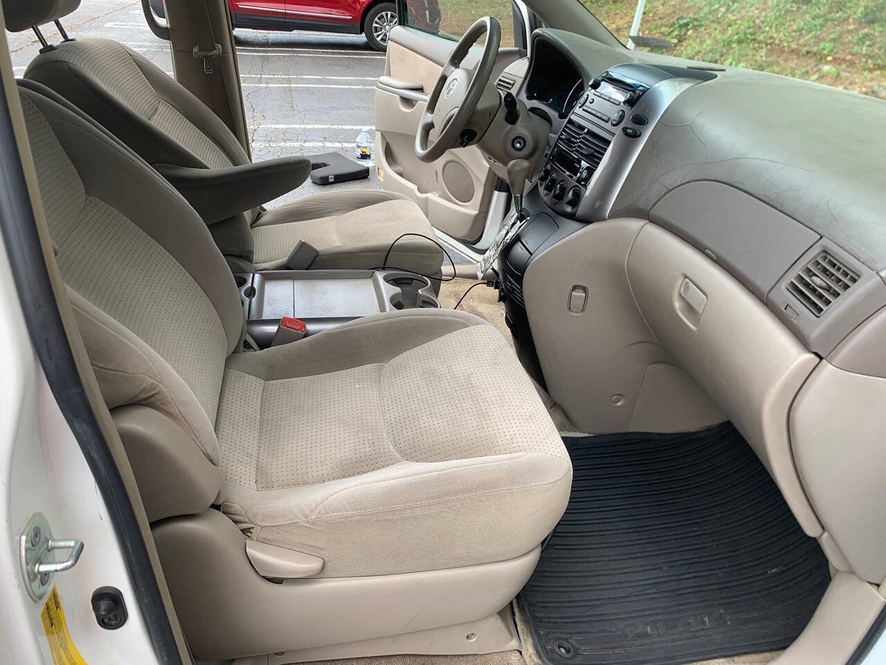 Used 2008 Toyota Sienna LE FWD image 6