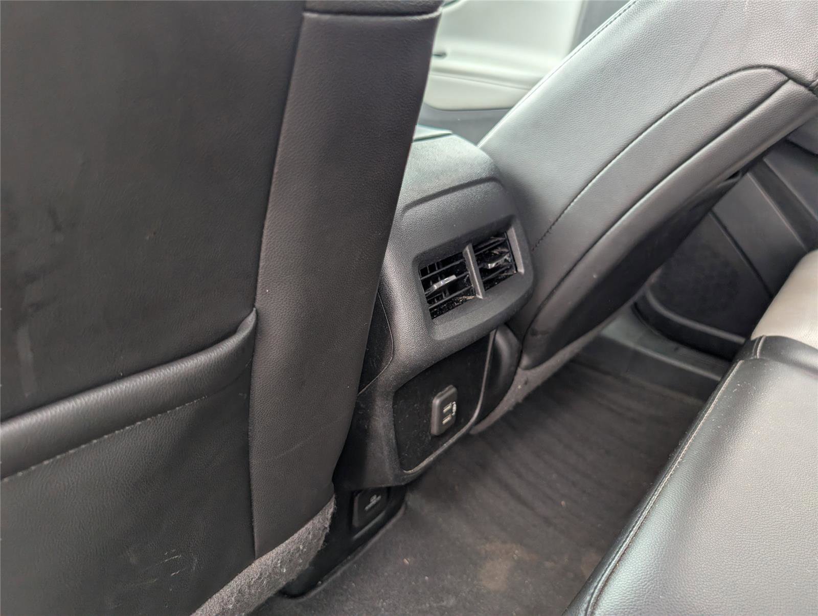 Used 2020 Chevrolet Equinox Premier image 30