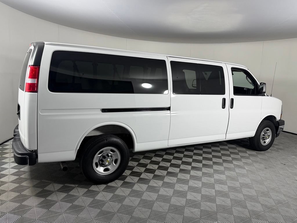 Used 2025 Chevrolet Express 3500 LT w/ LT Preferred Equipment Group RWD image 7