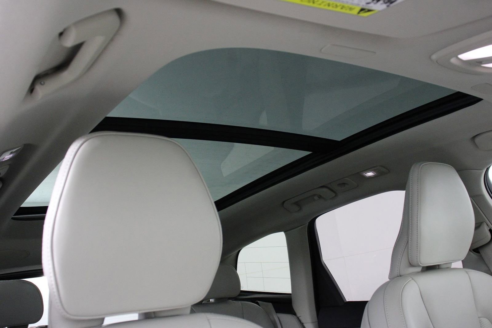 Certified 2026 Volvo XC60 B5 Ultra w/ Protection Package Premier AWD/4WD image 23