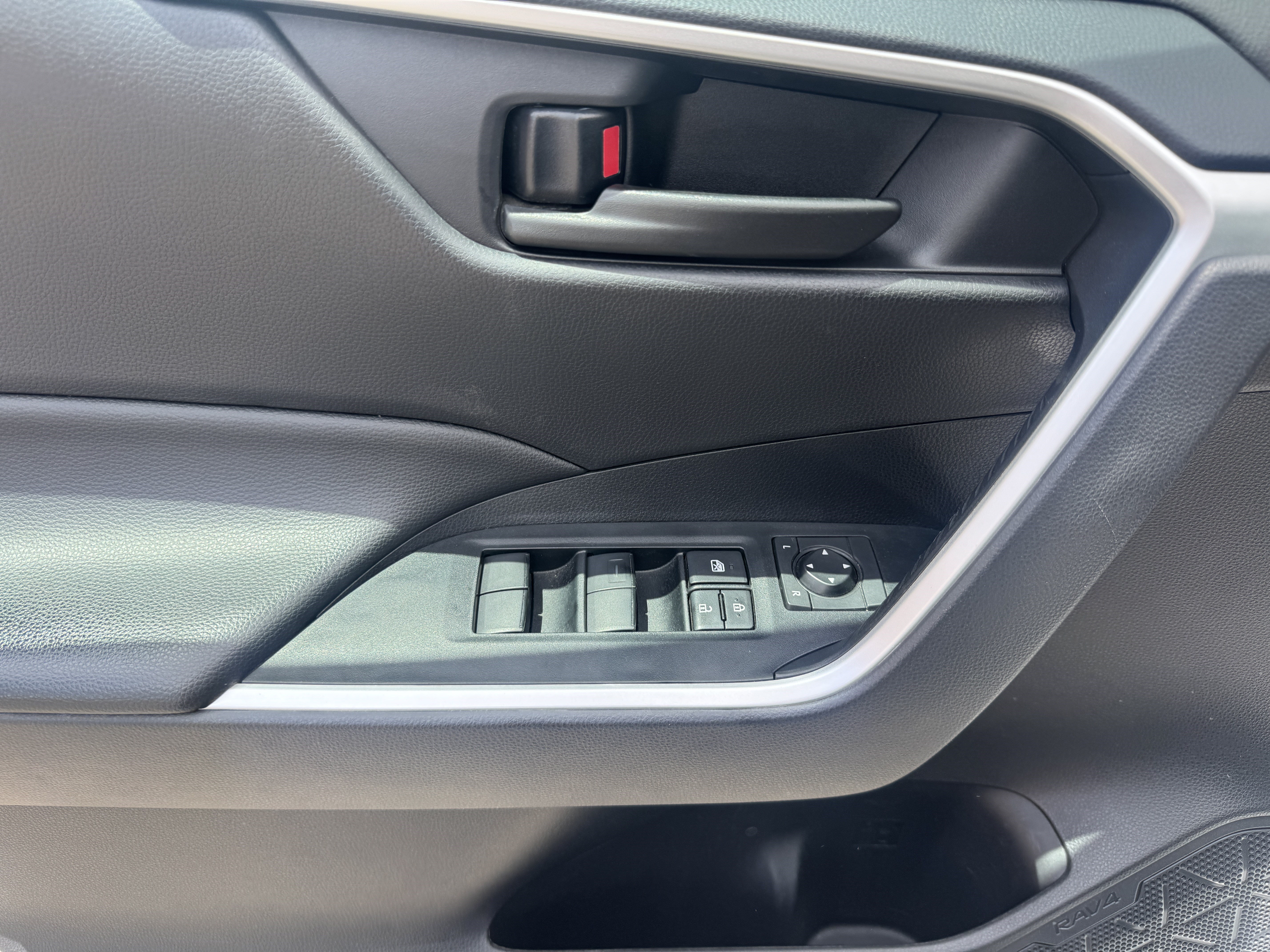Certified 2024 Toyota RAV4 LE AWD/4WD image 18