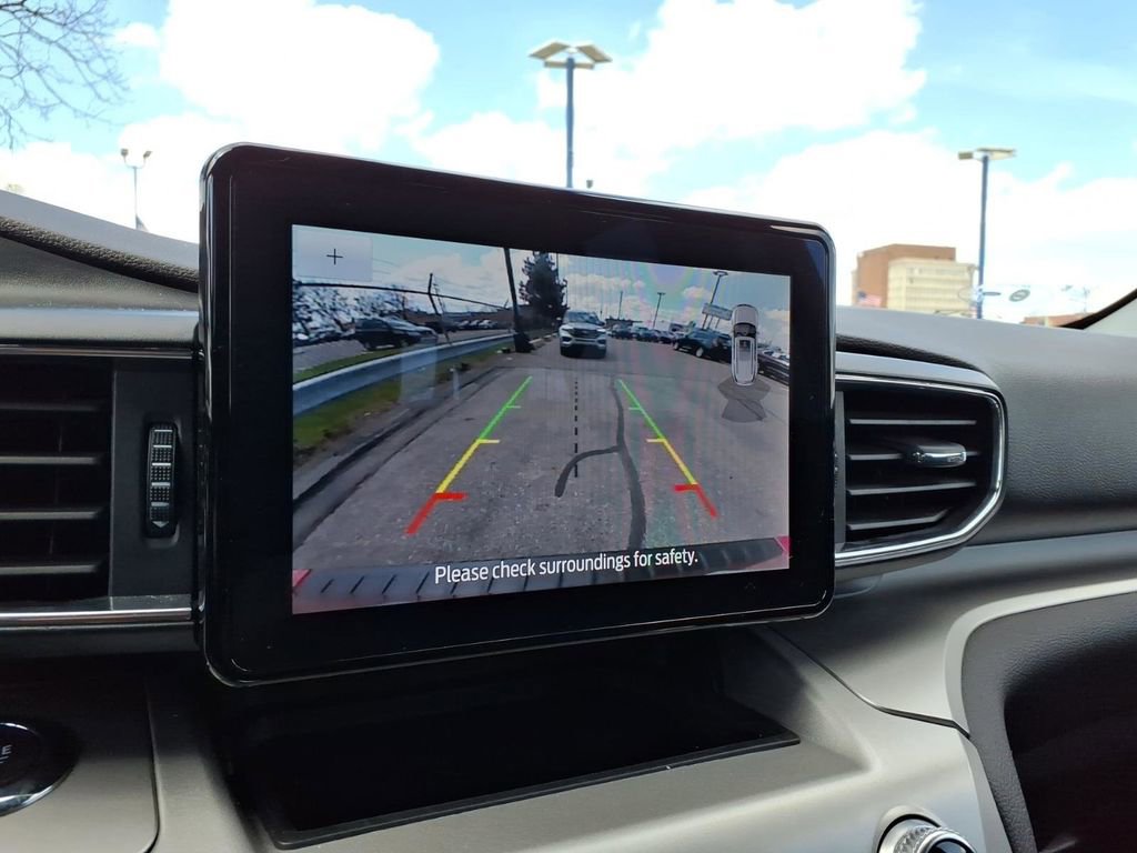 Used 2022 Ford Explorer XLT w/ Equipment Group 202A image 22