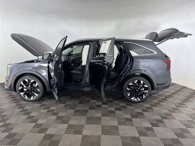Certified 2025 Kia Sorento EX w/ Panoramic Sunroof Package FWD image 11