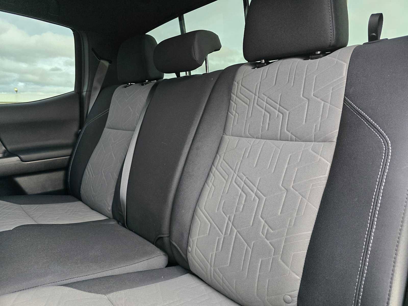 Used 2022 Toyota Tacoma TRD Off-Road image 19