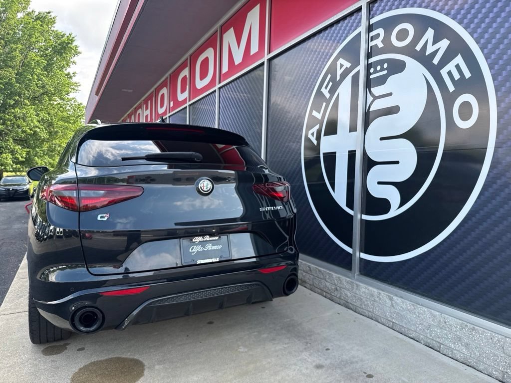 Used 2023 Alfa Romeo Stelvio Veloce AWD/4WD image 12