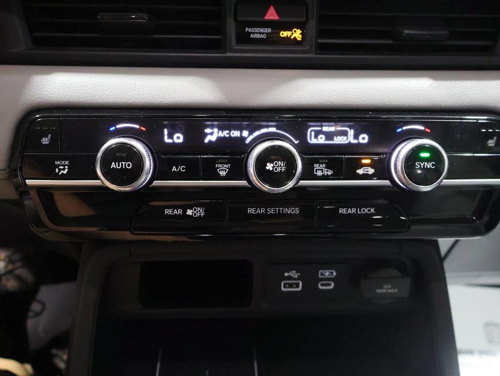 Used 2025 Honda Pilot Touring image 31