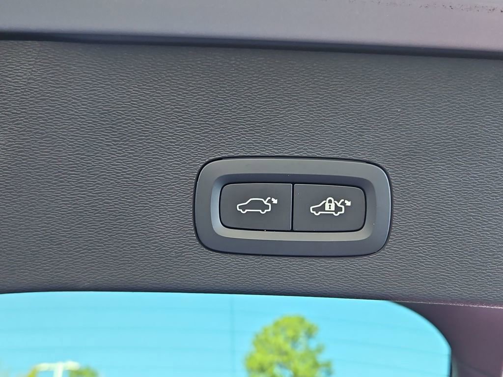 Used 2023 Volvo C40 P8 Recharge Ultimate image 29