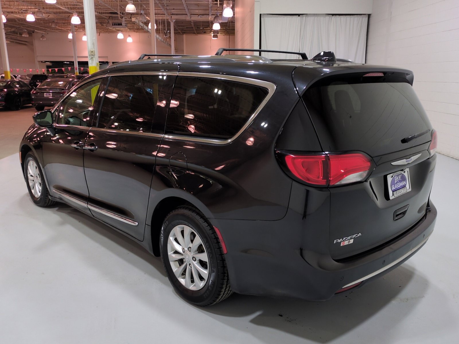 Used 2018 Chrysler Pacifica Touring-L FWD image 5