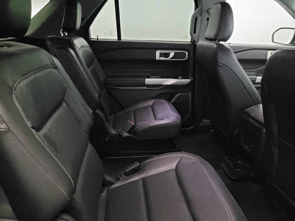 Used 2023 Ford Explorer XLT w/ Equipment Group 202A AWD/4WD image 19