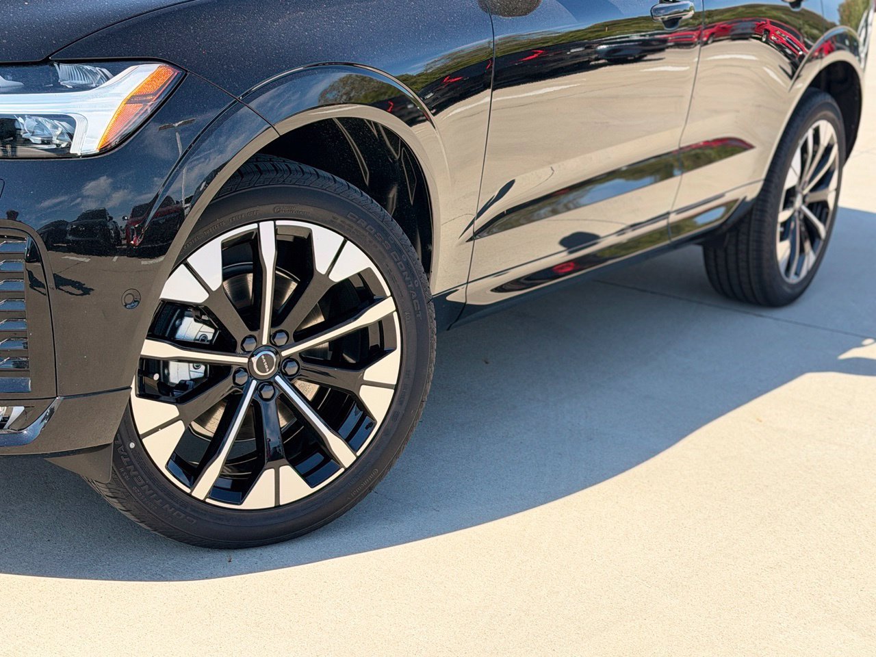 New 2027 Volvo XC60 B5 Plus AWD/4WD image 11