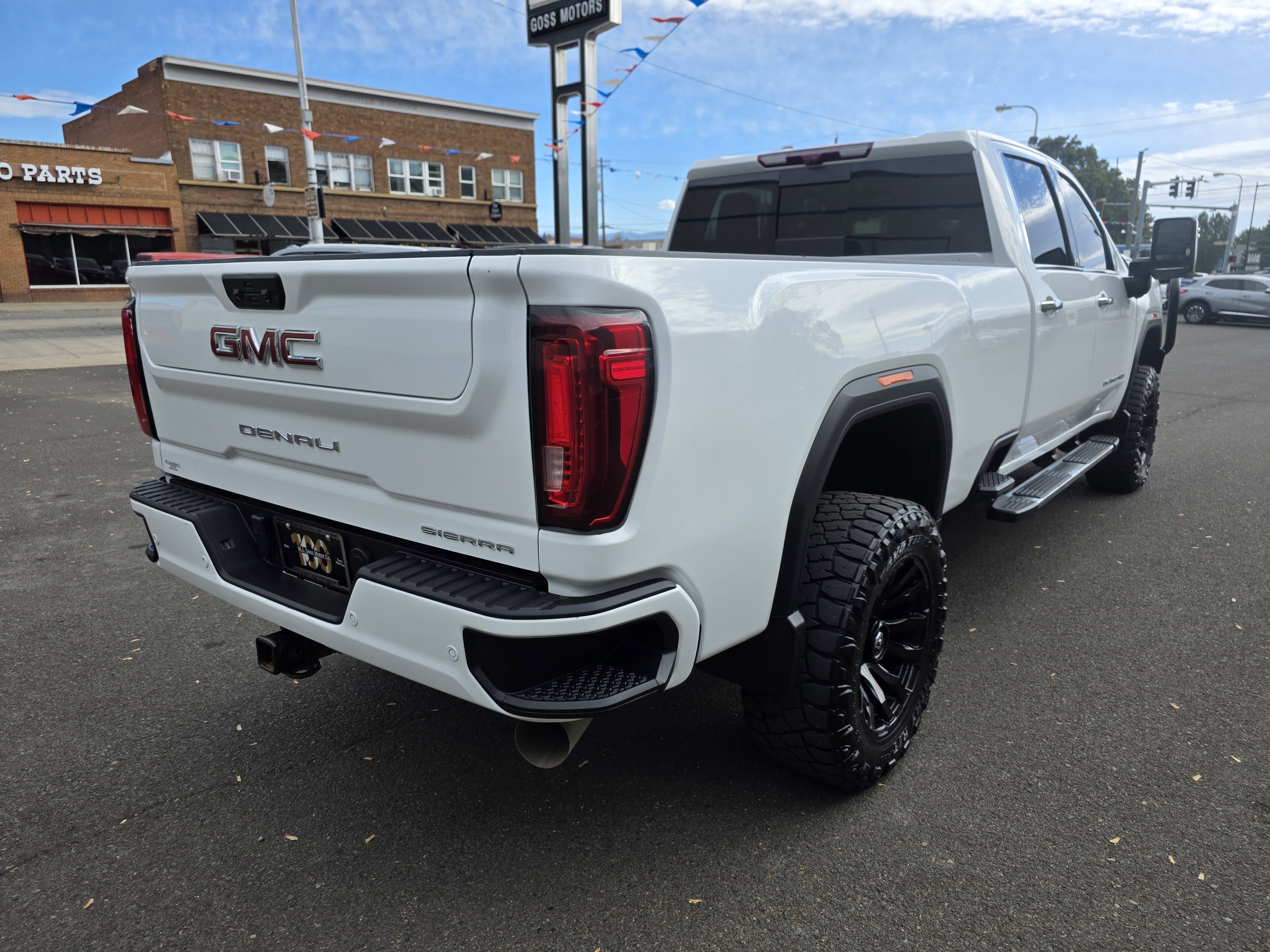 Used 2022 GMC Sierra 3500 Denali w/ Denali Ultimate Package image 8