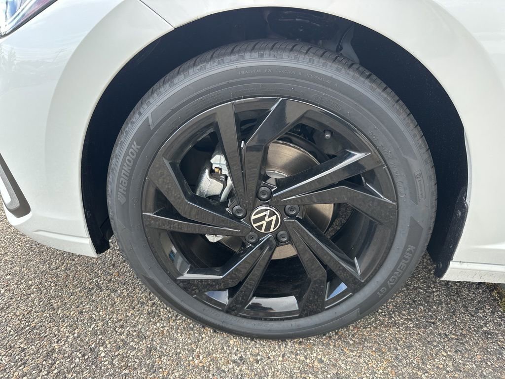 New 2025 Volkswagen Jetta SE image 29