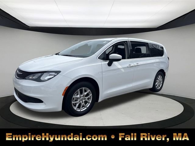 Used 2022 Chrysler Voyager LX image 1