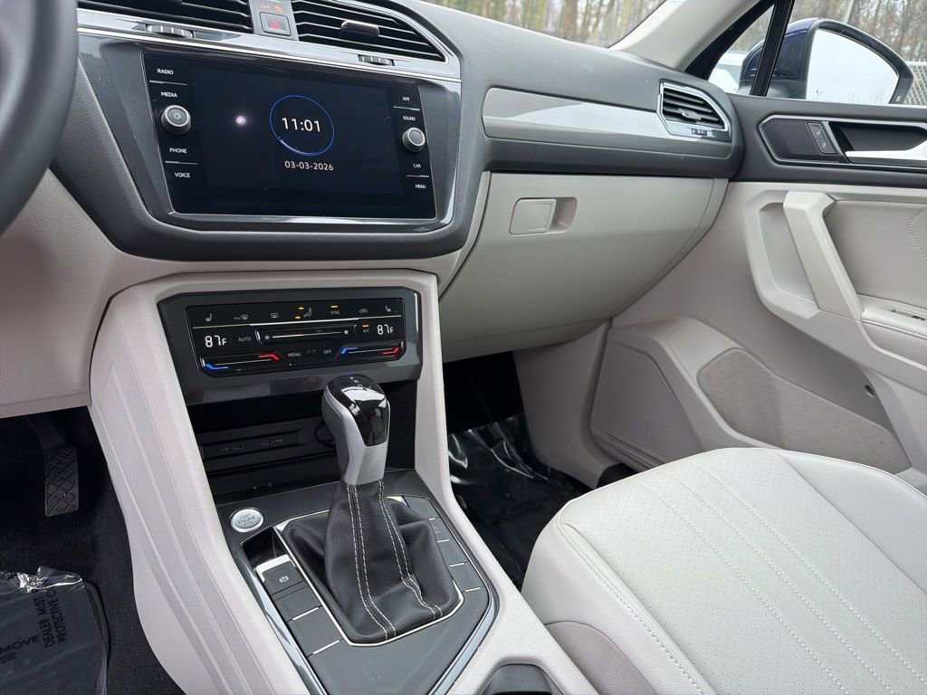 Used 2023 Volkswagen Tiguan SE w/ Panoramic Sunroof Package image 18