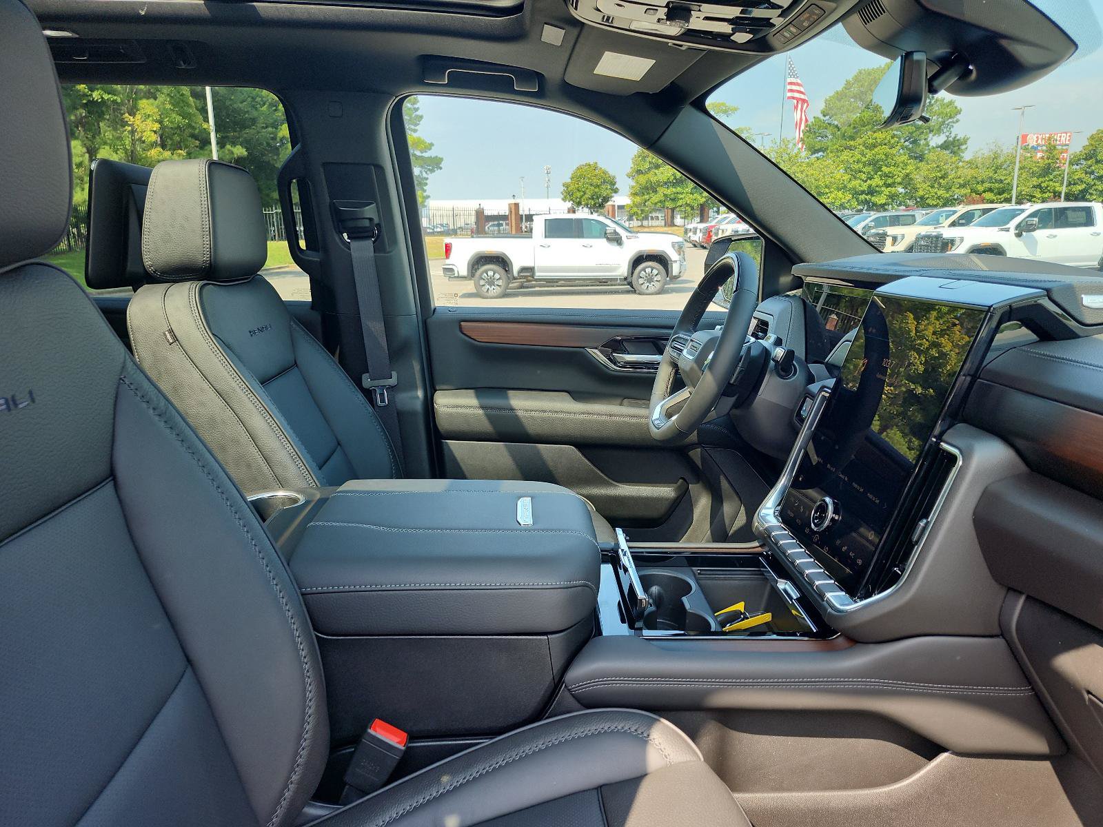 New 2026 GMC Yukon XL Denali w/ Denali Reserve Package AWD/4WD image 6