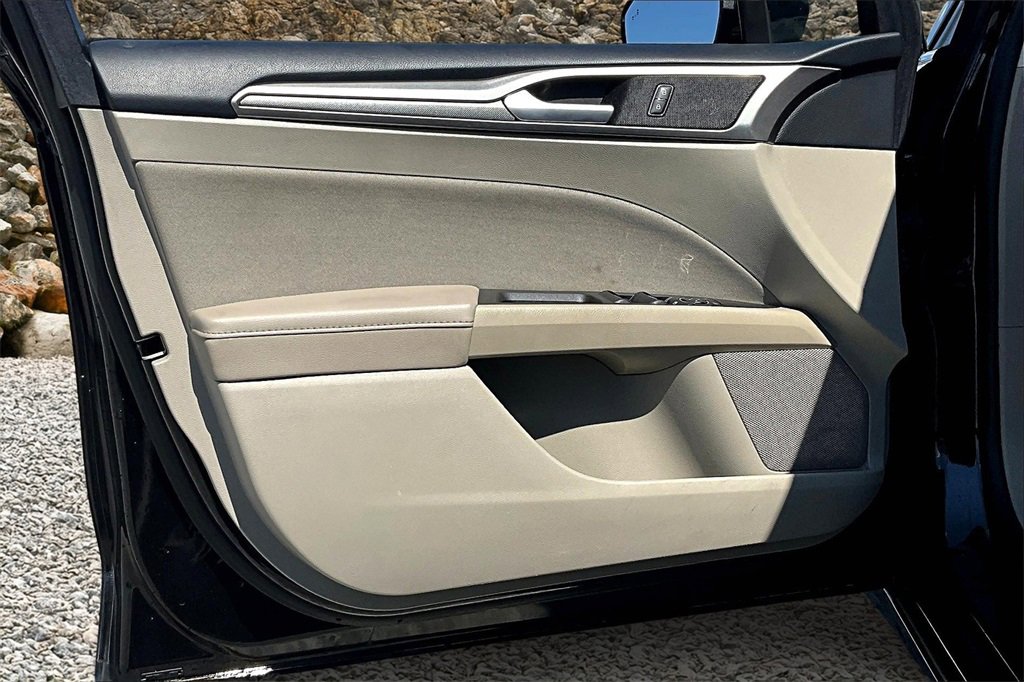 Used 2020 Ford Fusion SE w/ Fleet SE Value Package image 18