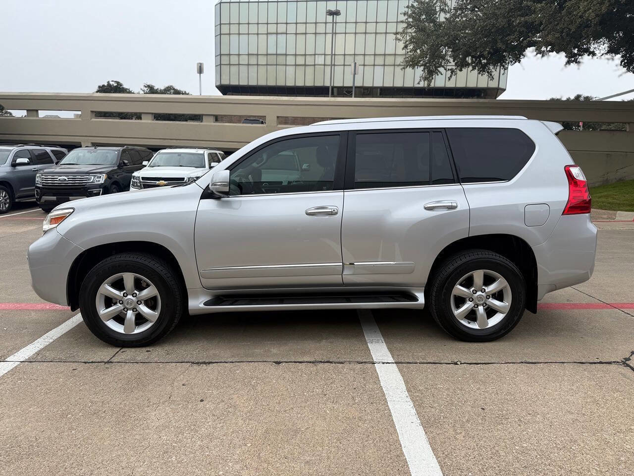 Used 2012 Lexus GX 460 w/ Comfort Plus Pkg image 3