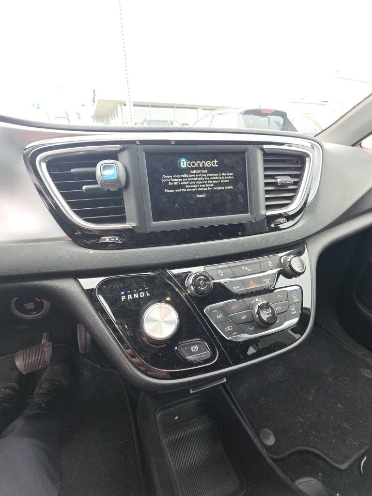 Used 2019 Chrysler Pacifica Touring Plus w/ S Appearance Package image 9
