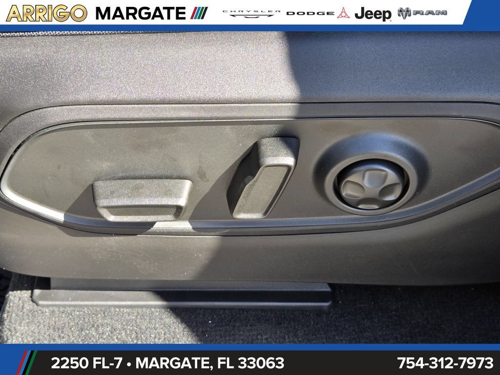 New 2025 Jeep Grand Cherokee L Limited w/ Trailer Tow Package AWD/4WD image 21