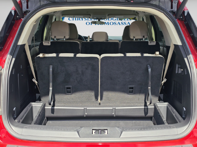 Used 2024 Ford Explorer XLT RWD image 15