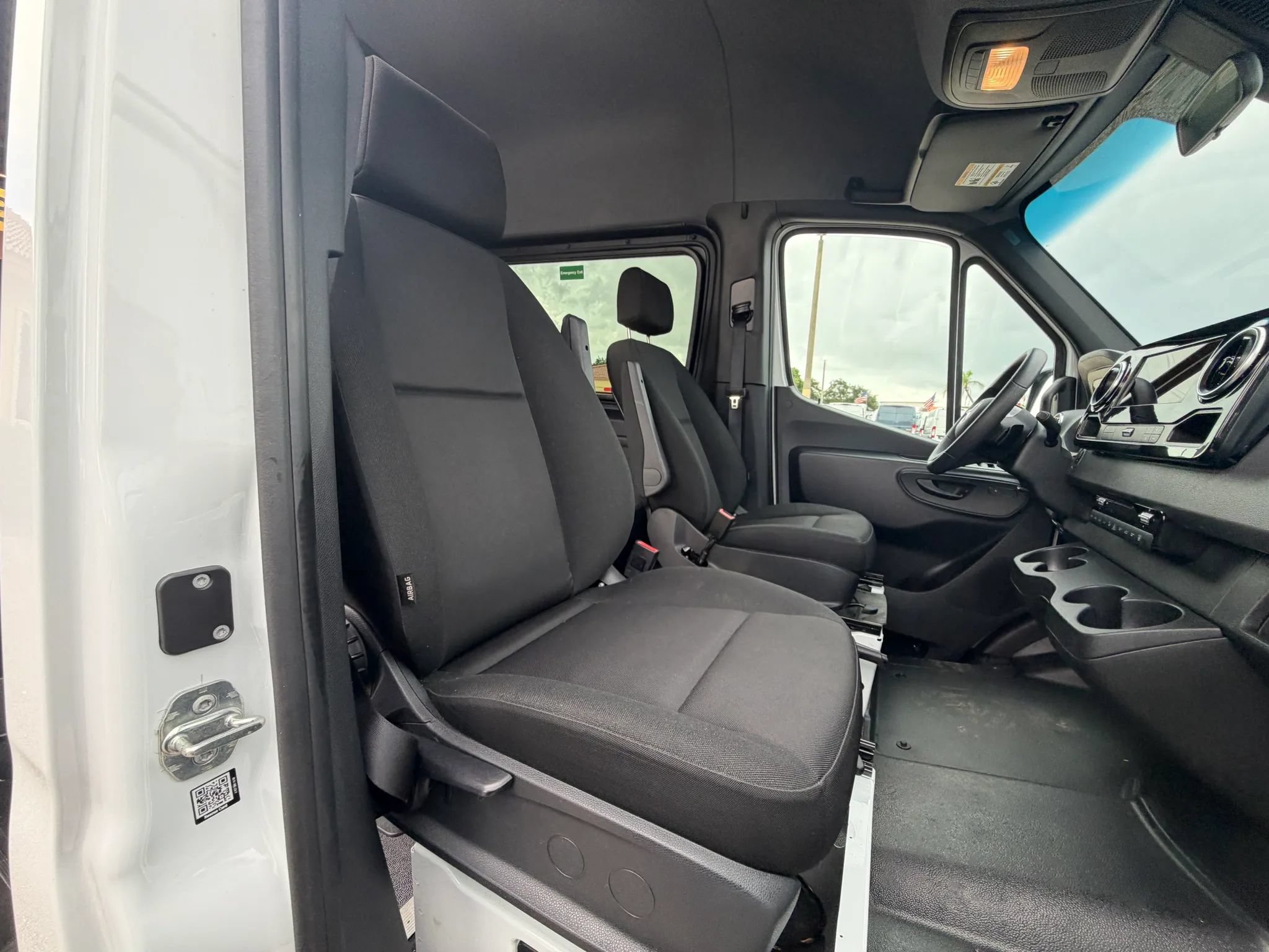 Used 2025 Mercedes-Benz Sprinter 2500 image 17