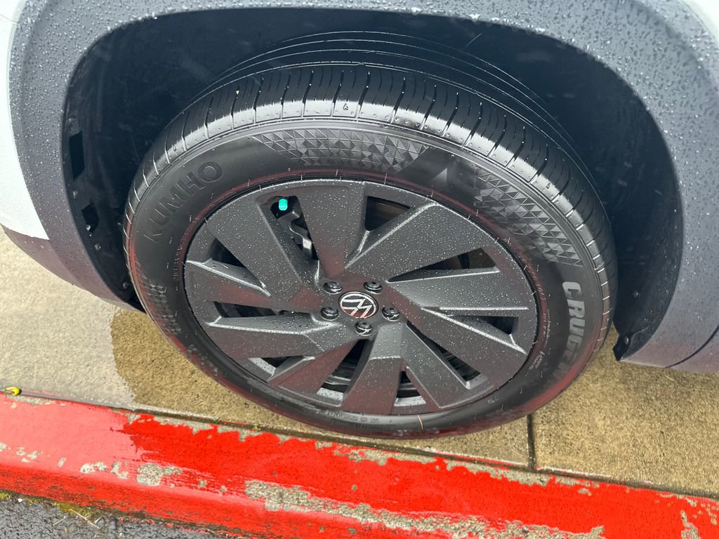 Used 2024 Volkswagen Atlas Cross Sport SE image 23