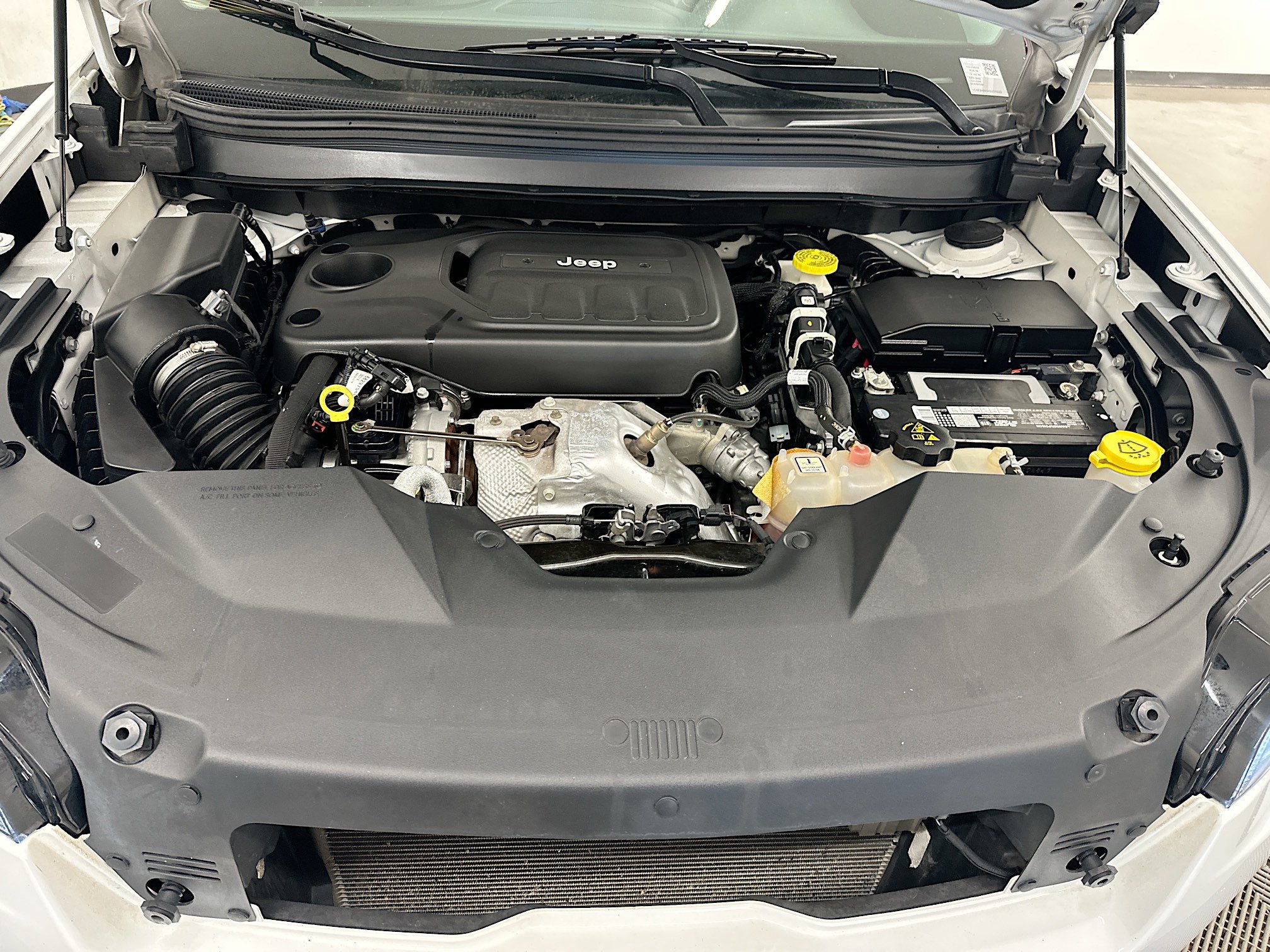 Used 2019 Jeep Cherokee Overland image 36