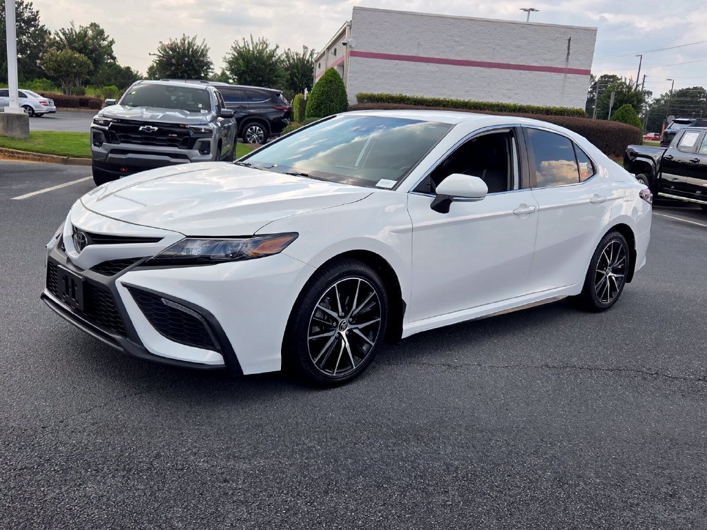 Certified 2024 Toyota Camry SE FWD image 3