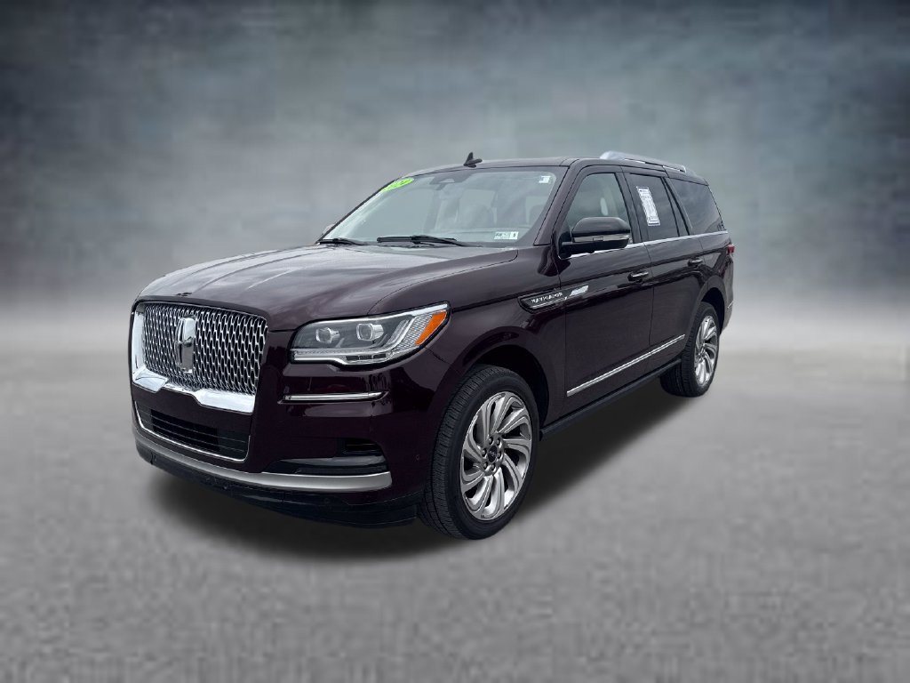 Used 2024 Lincoln Navigator Reserve AWD/4WD image 2