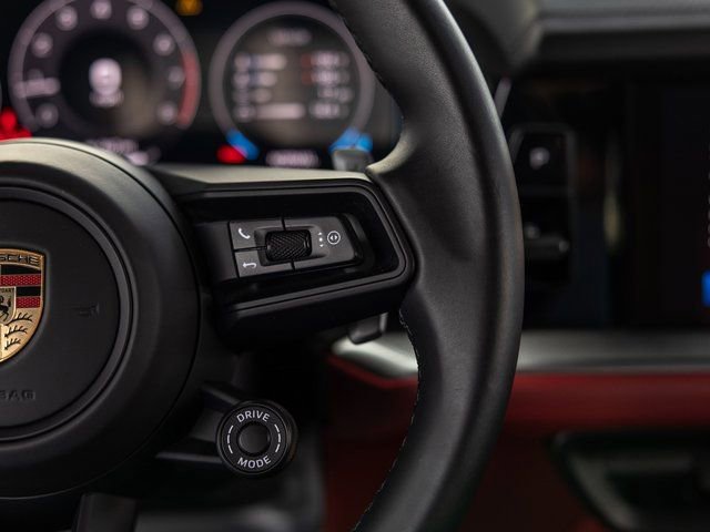 Certified 2025 Porsche Cayenne Coupe AWD/4WD image 44