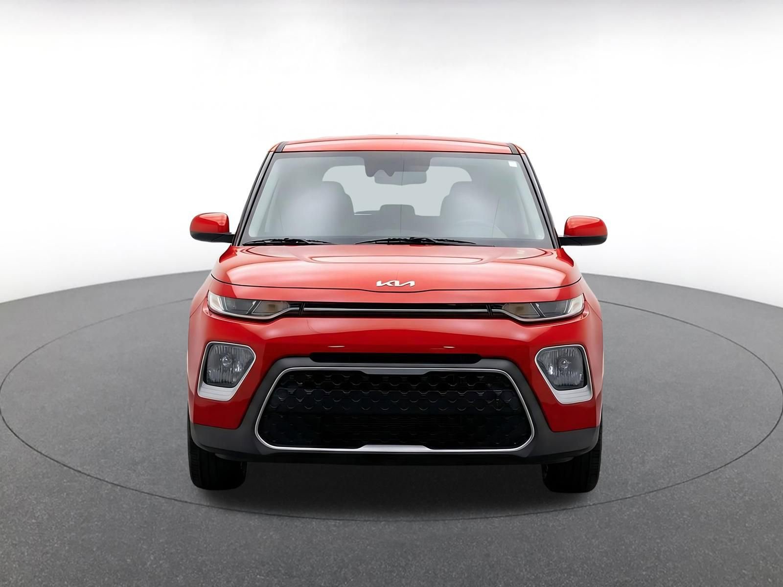 Used 2025 Kia Soul LX w/ LX Technology Package FWD image 2