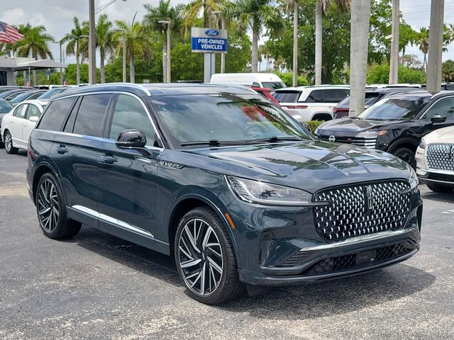 Used 2025 Lincoln Aviator Black Label AWD/4WD image 3