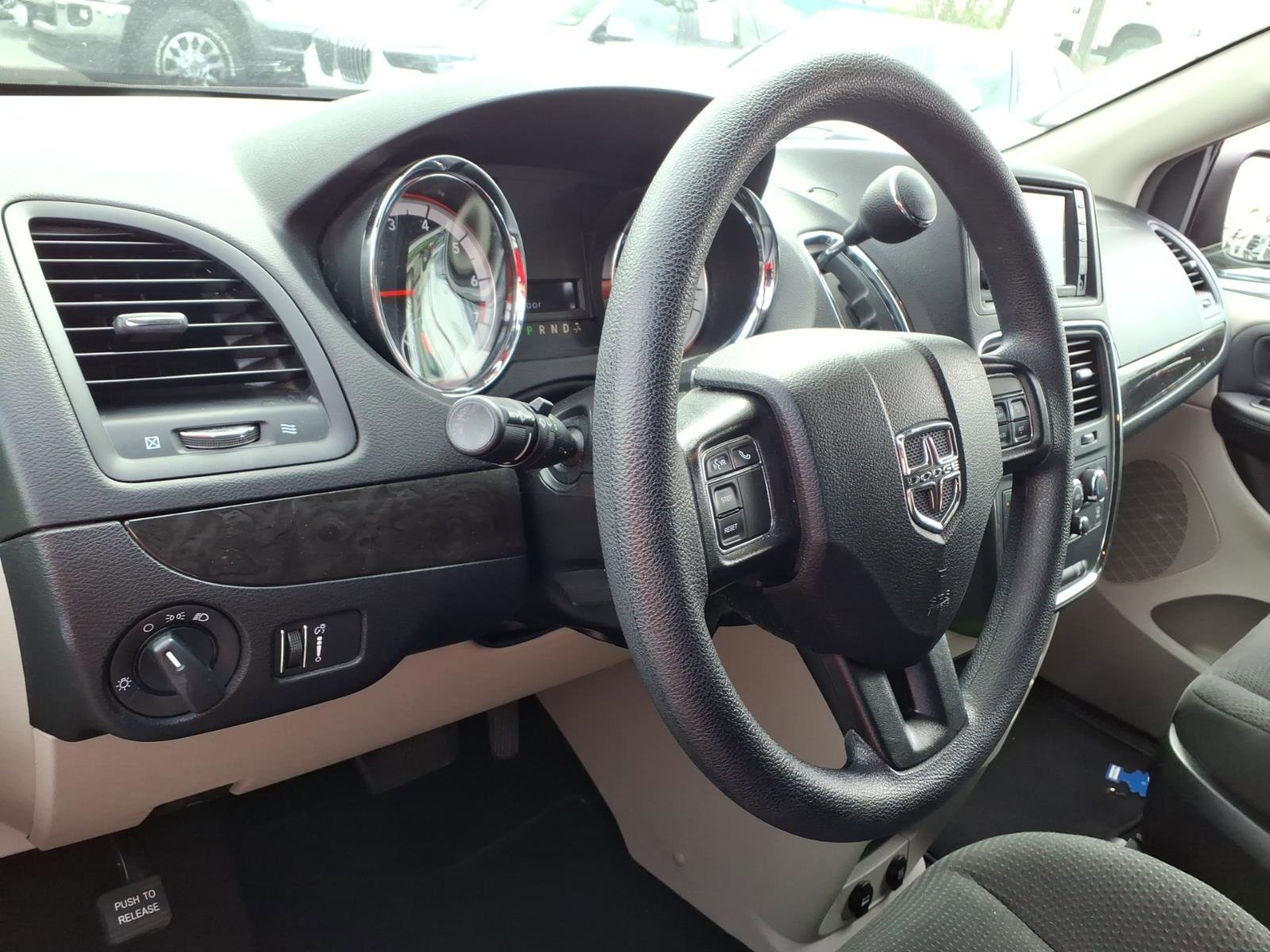 Used 2019 Dodge Grand Caravan SE w/ UConnect Hands-Free Group image 9