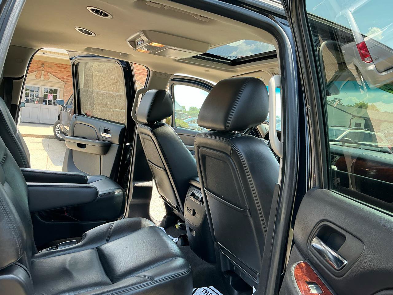 Used 2012 Chevrolet Suburban LTZ AWD/4WD image 20