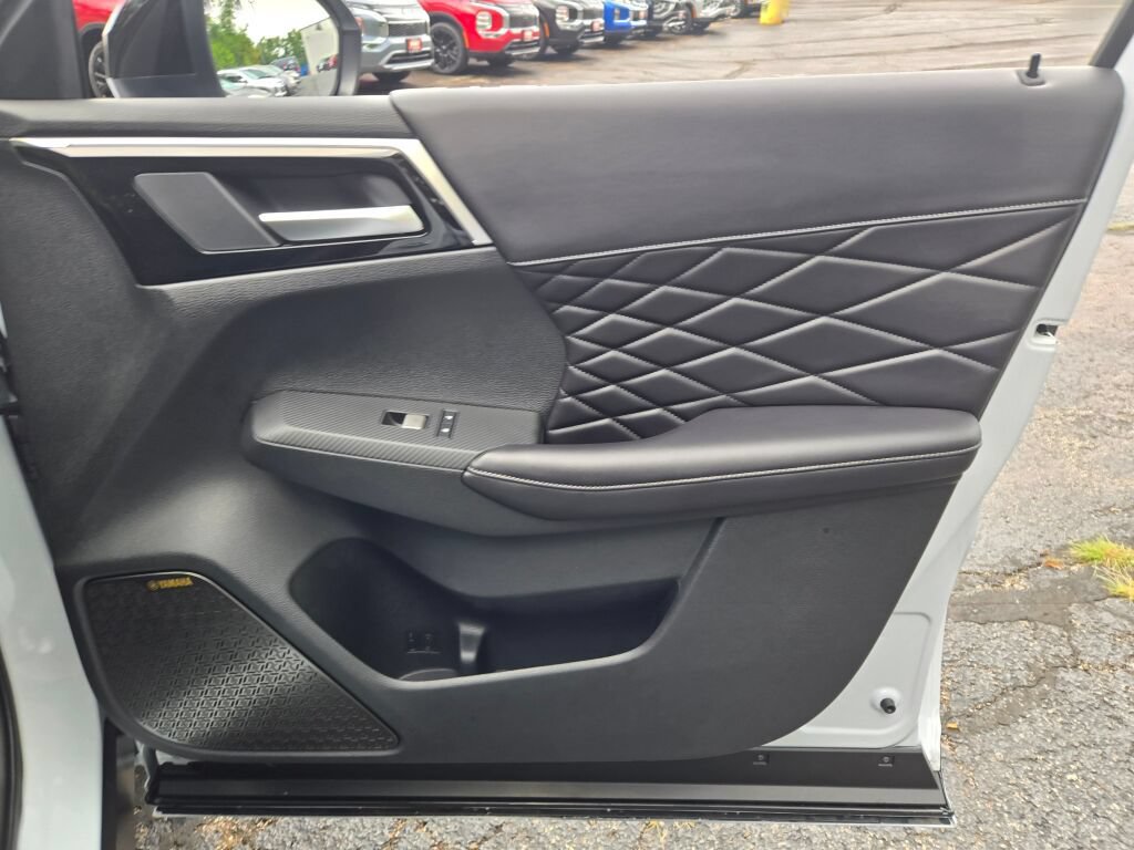 New 2026 Mitsubishi Outlander SEL Black Edition AWD/4WD image 7