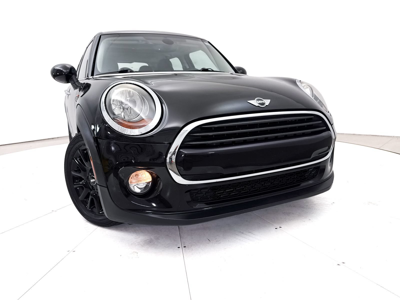Used 2017 MINI Cooper 4-Door Hardtop FWD image 6