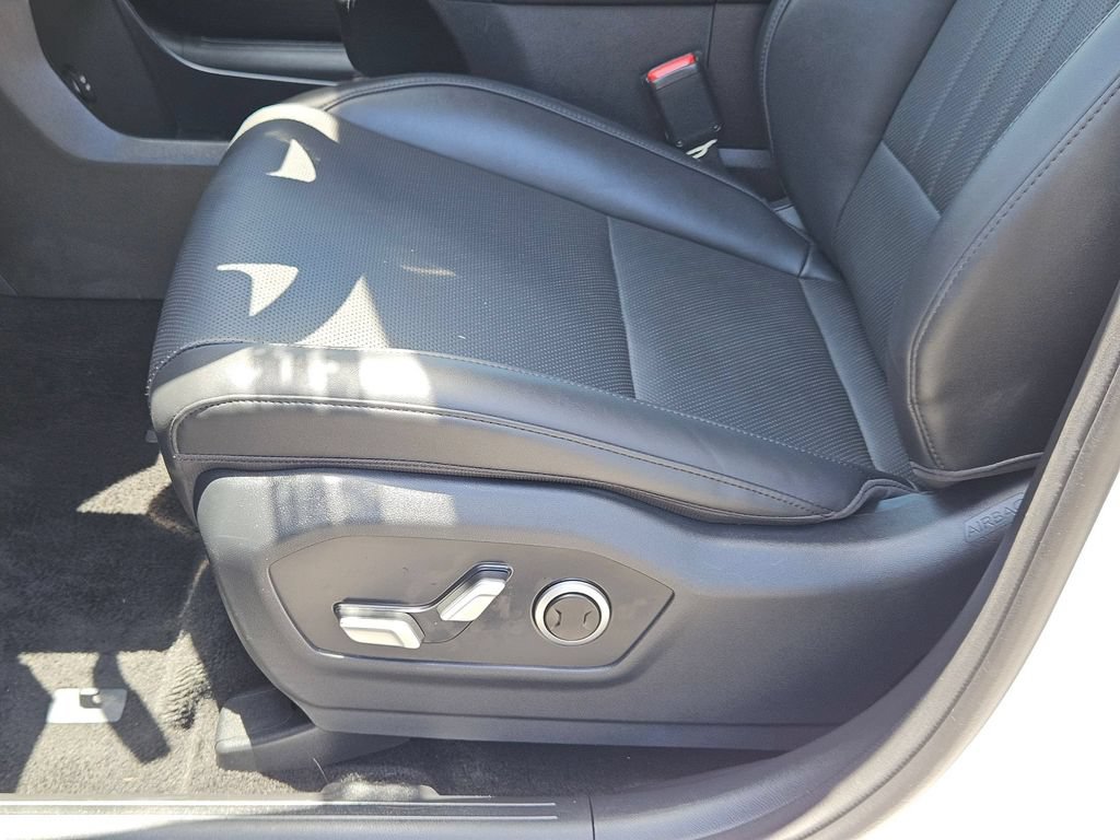 Used 2025 Hyundai Santa Fe SEL FWD image 11
