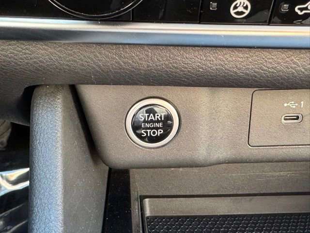 Used 2021 Nissan Rogue SV image 29