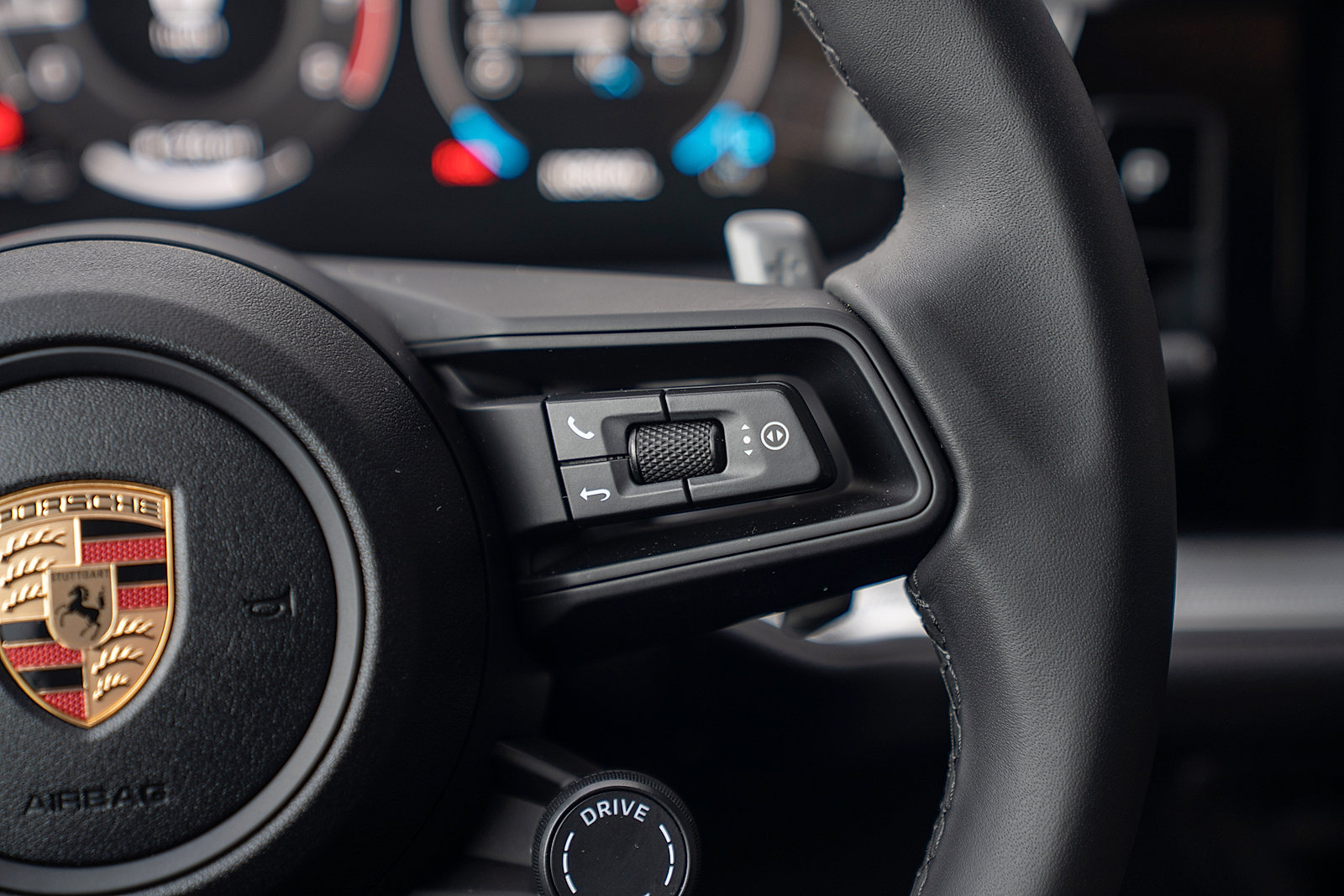 Certified 2025 Porsche Cayenne image 8