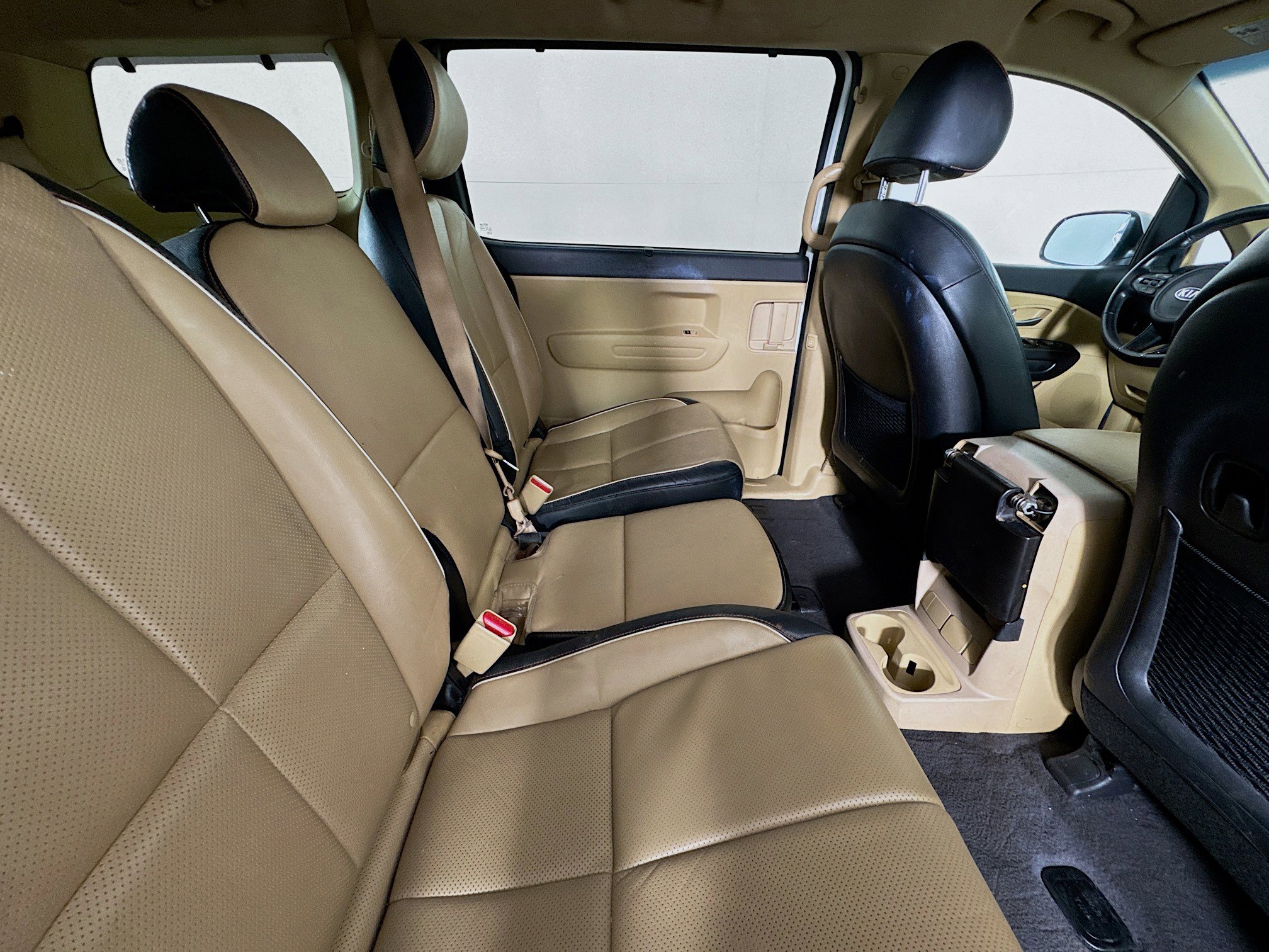 Used 2017 Kia Sedona LX w/ LX Essentials Premium Package FWD image 26