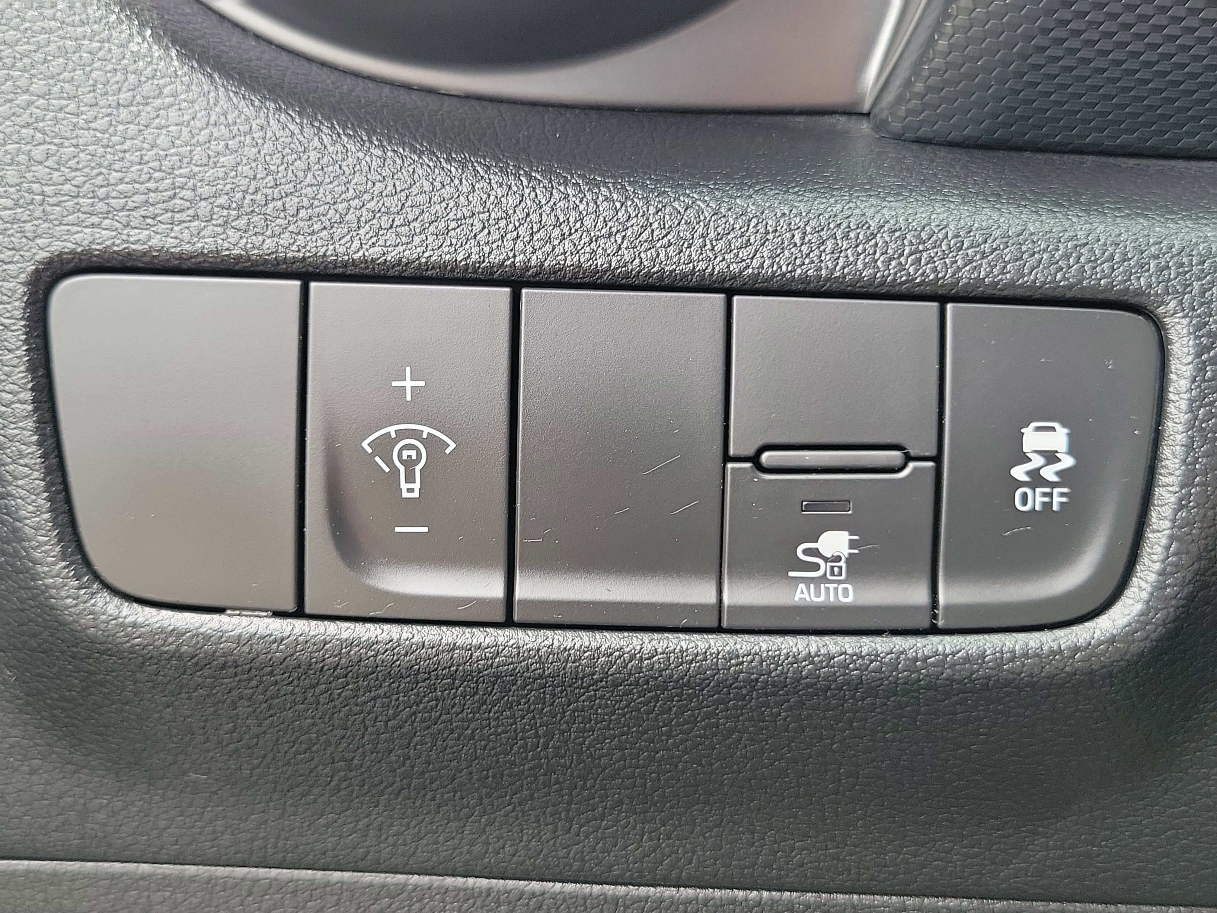 Certified 2023 Hyundai Kona SE w/ Cargo Package image 19