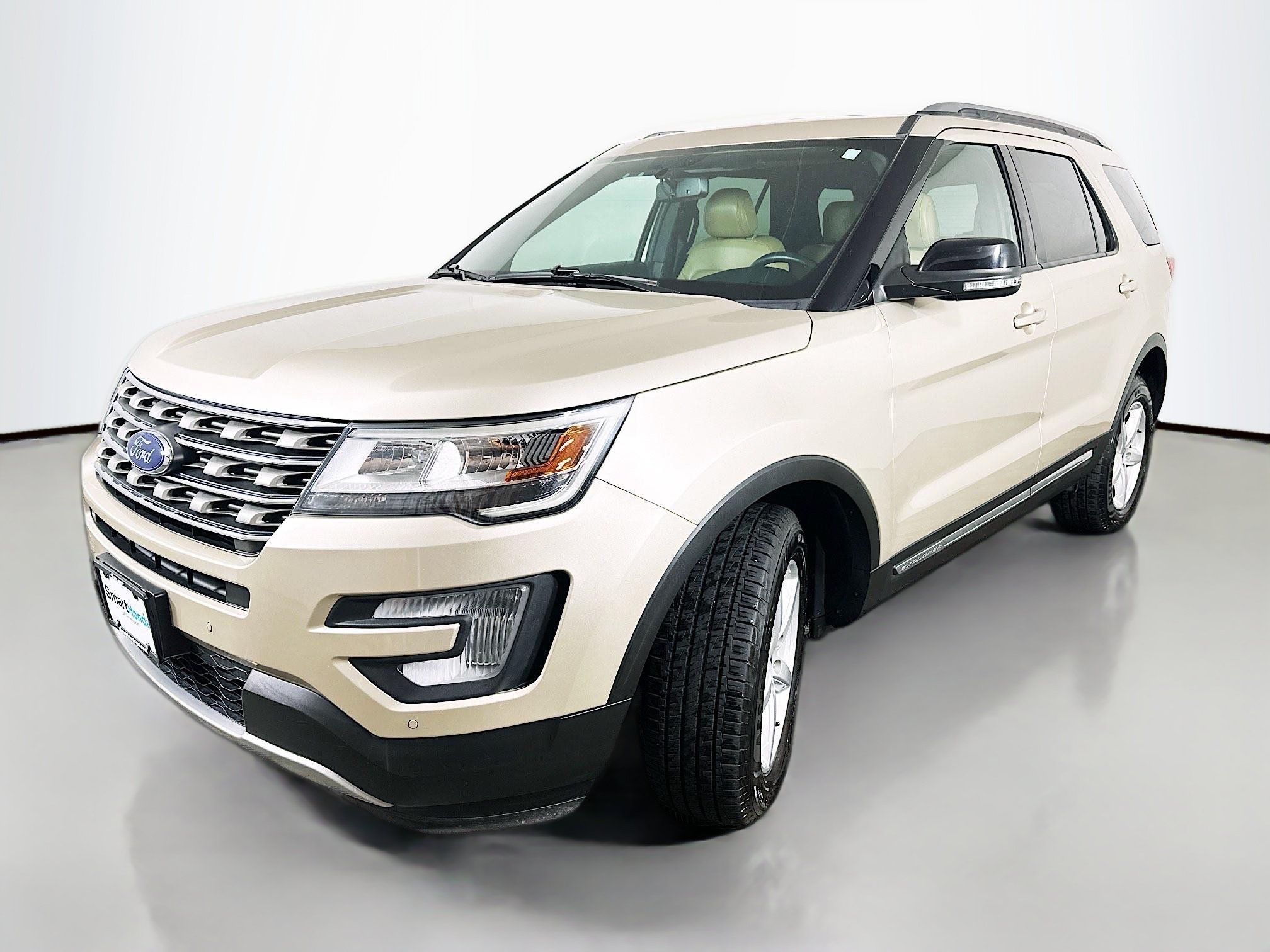 Used 2017 Ford Explorer XLT w/ Equipment Group 202A AWD/4WD image 3