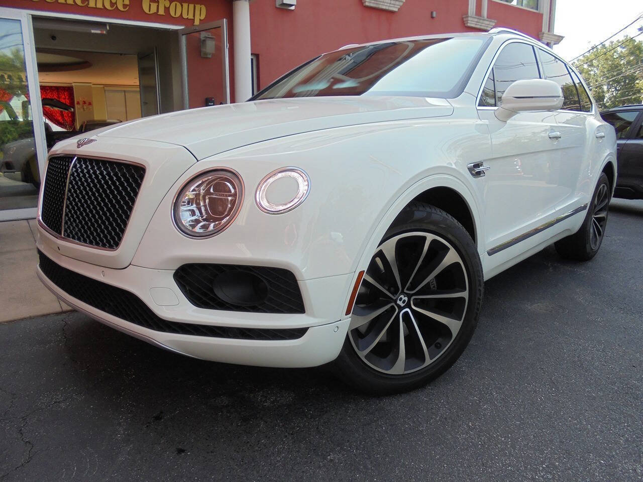 Used 2019 Bentley Bentayga AWD/4WD image 28