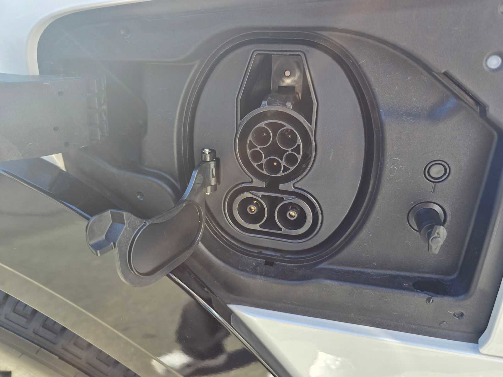 Used 2023 Lexus RZ 450e Premium image 19